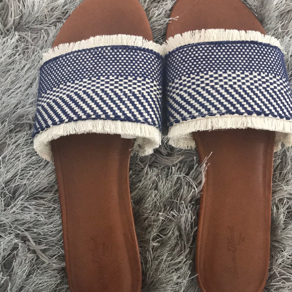 Women’s shoe size 10